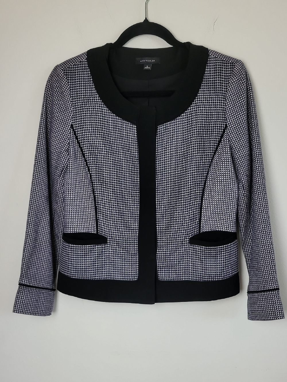 Ann Taylor Black & White Blazer Pockets Size 6 - Picture 2 of 8